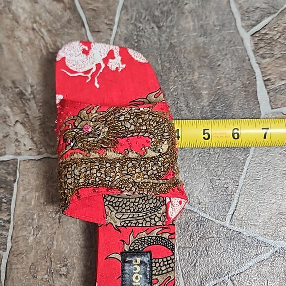 New Mystique Asian Inspired Dragon Beaded Fabric Style Slip On Sandal Sz 8 - Picture 6 of 11